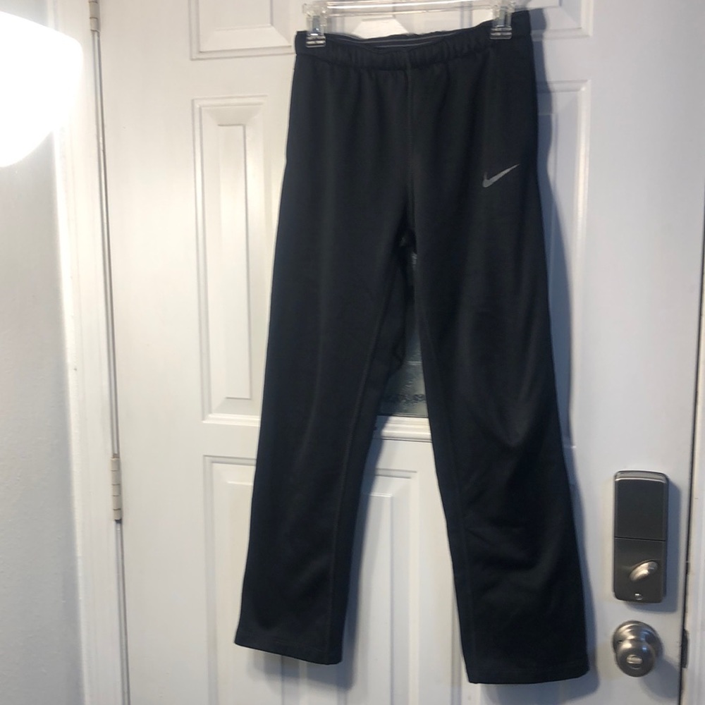 Nike / Dri-fit/ elastic waistband with drawstring.